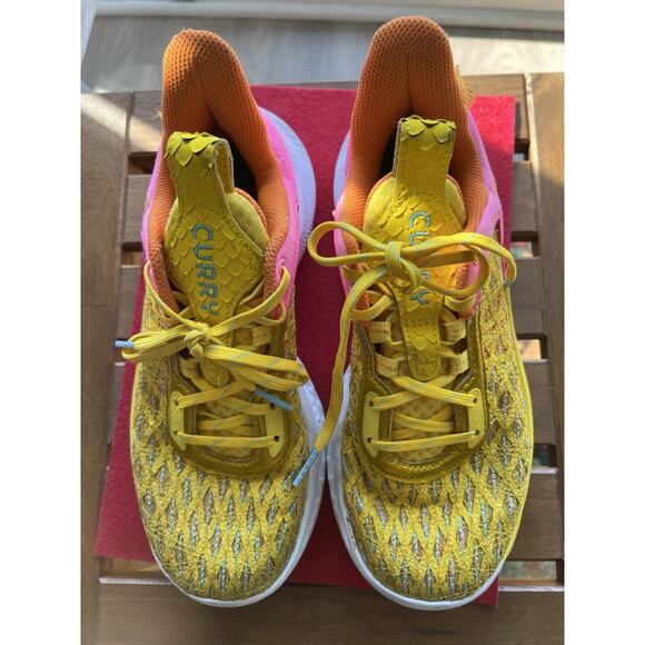 Under Armour Curry 9 Flow Sesame Street Sneakers 6 Y Womens 8 Yellow White pink - Picture 3 of 11